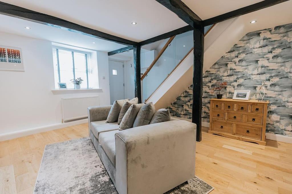 Ford Gate - Modern Luxury Cottage Based In هولمفيرث المظهر الخارجي الصورة
