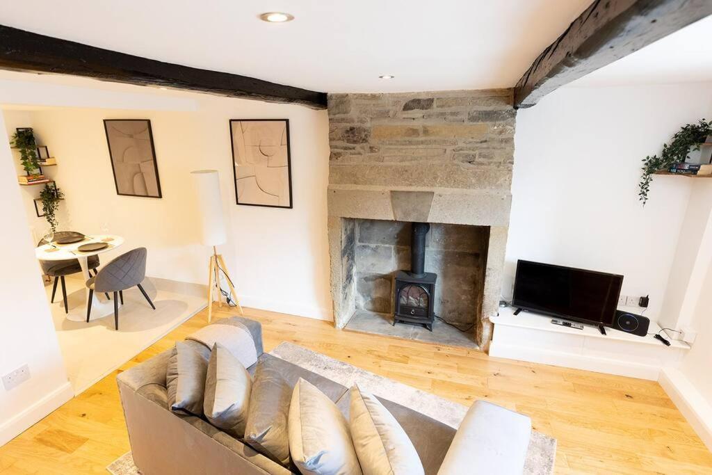 Ford Gate - Modern Luxury Cottage Based In هولمفيرث المظهر الخارجي الصورة