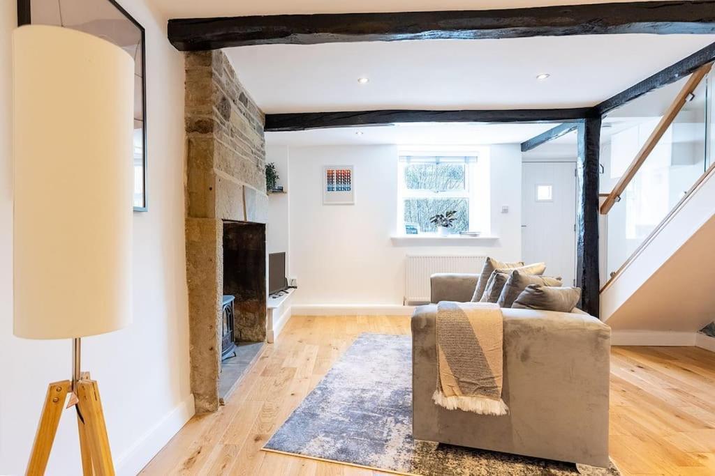 Ford Gate - Modern Luxury Cottage Based In هولمفيرث المظهر الخارجي الصورة