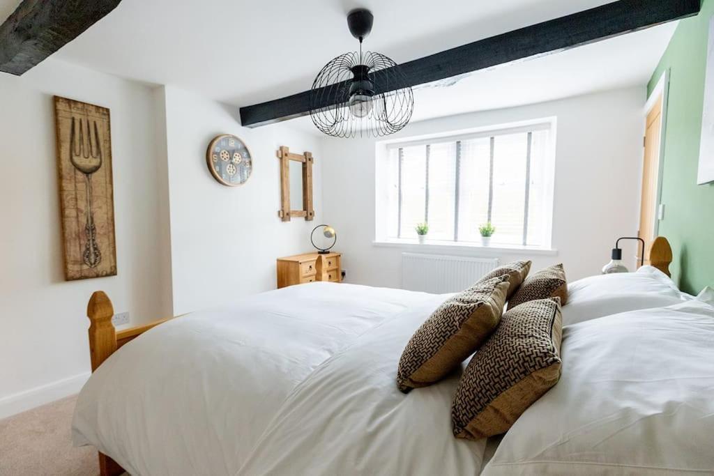 Ford Gate - Modern Luxury Cottage Based In هولمفيرث المظهر الخارجي الصورة
